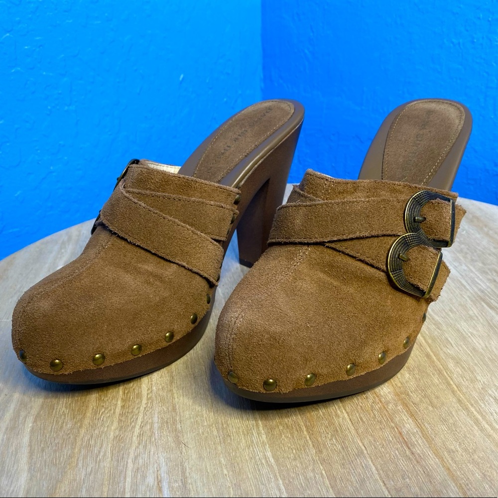 Dana Buchman Brown Suede Clogs